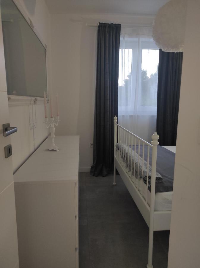 Ema Apartamento Primošten Exterior foto